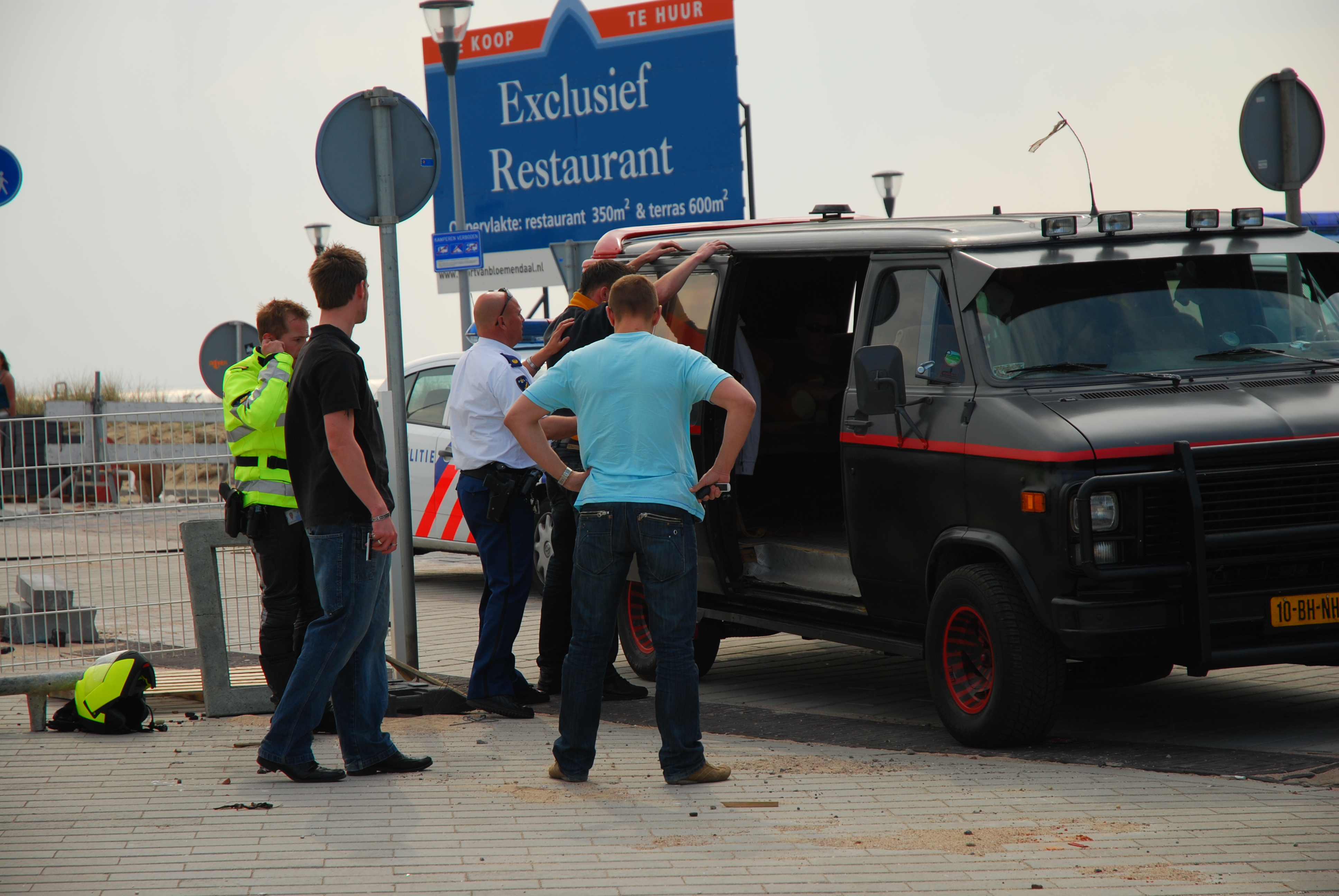 GeenStijl FOTOOS Arrestatie A-Team te Zandvoort