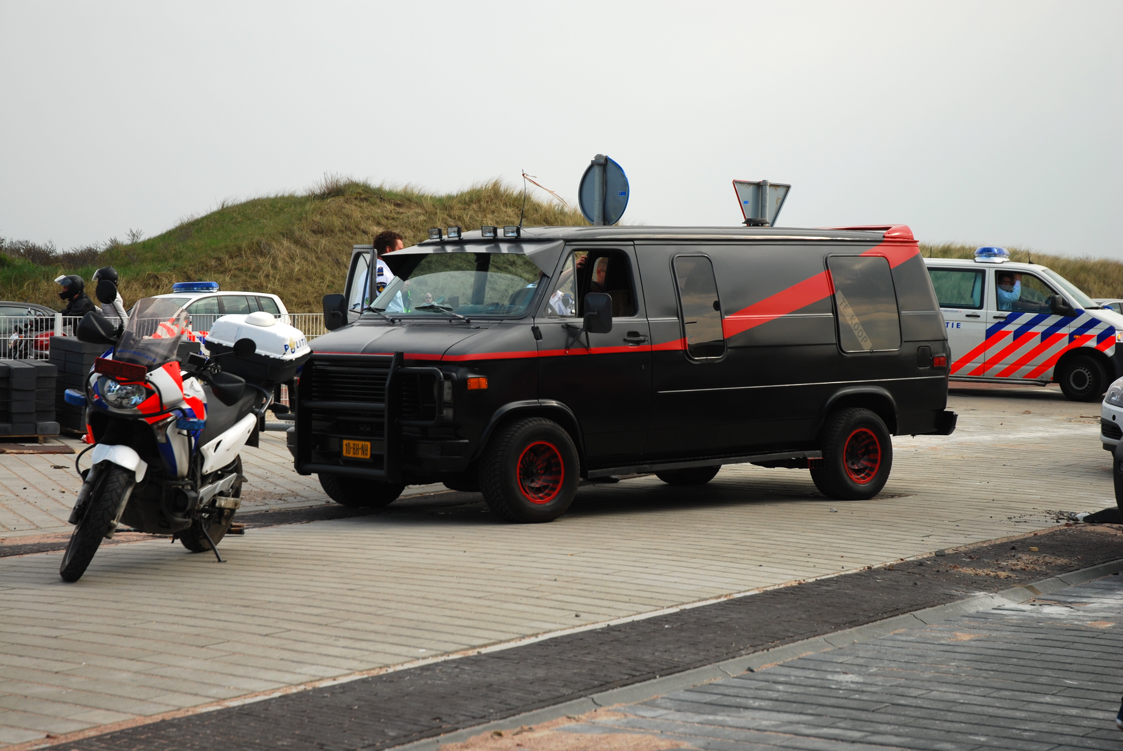 GeenStijl FOTOOS Arrestatie A-Team te Zandvoort